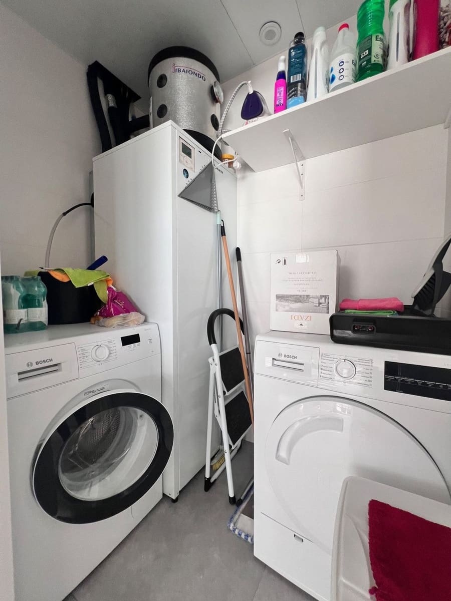 3 slaapkamer Appartement voor vakantieverhuur in La Cala de Mijas met zwembad - € 900 (Ref: 7981708)