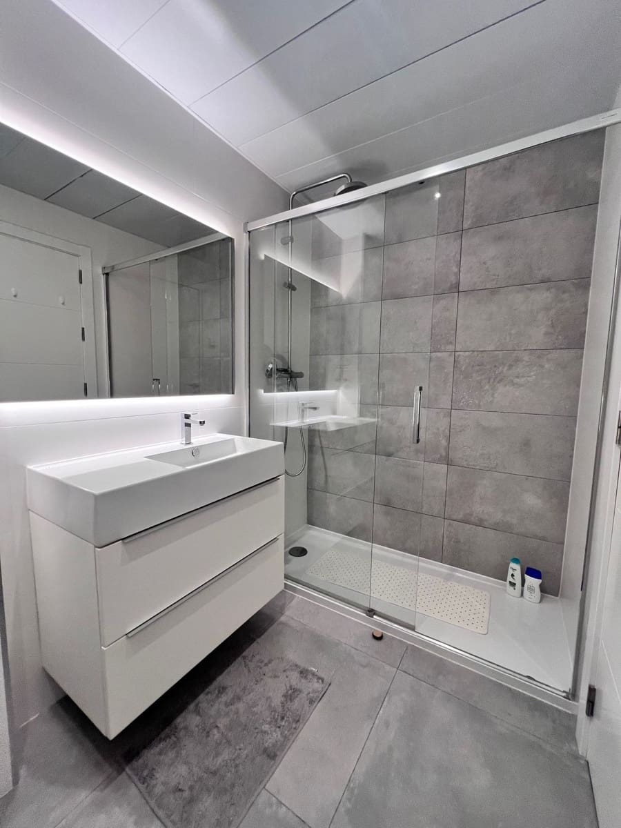 3 slaapkamer Appartement voor vakantieverhuur in La Cala de Mijas met zwembad - € 900 (Ref: 7981708)