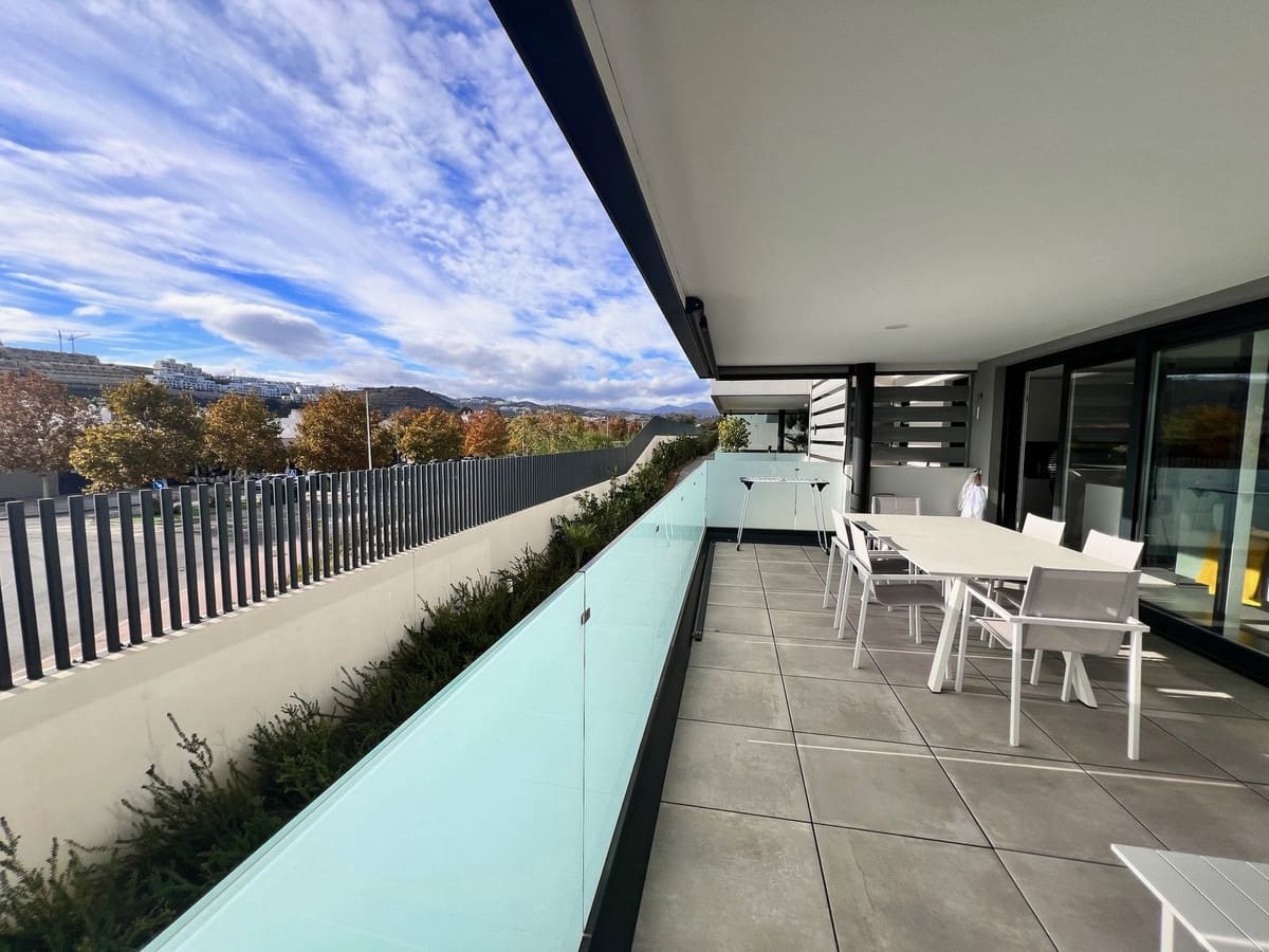 3 slaapkamer Appartement voor vakantieverhuur in La Cala de Mijas met zwembad - € 900 (Ref: 7981708)