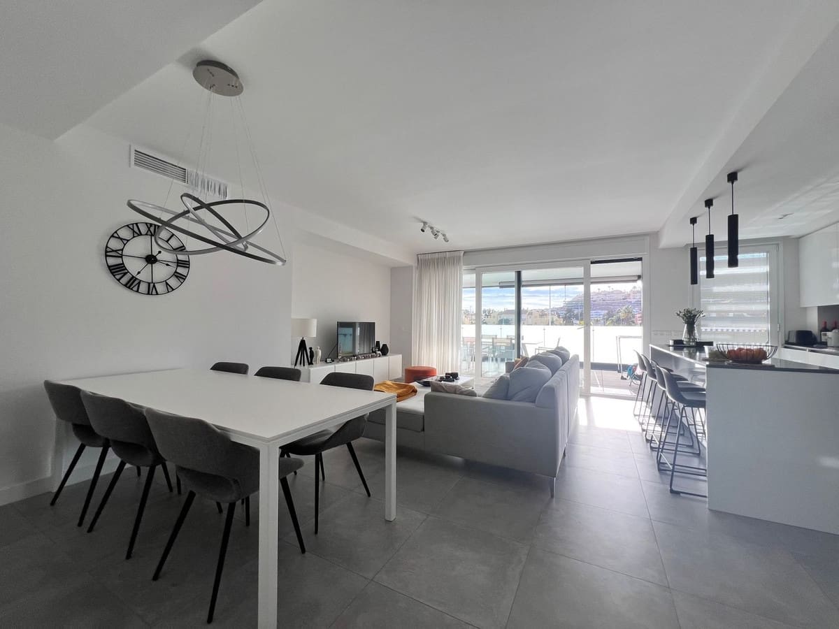 Apartamento de 3 habitaciones en La Cala de Mijas en alquiler vacacional con piscina - 900 € (Ref: 7981708)