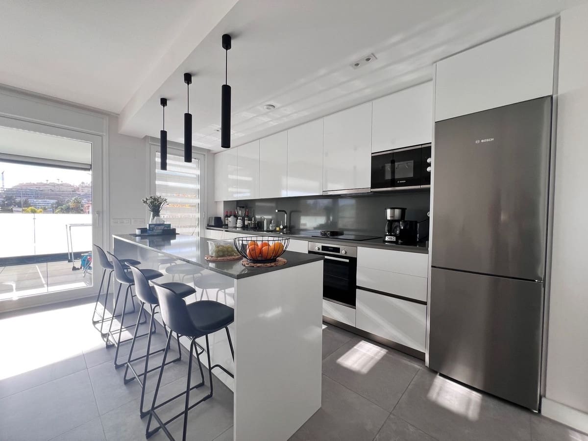 Apartamento de 3 habitaciones en La Cala de Mijas en alquiler vacacional con piscina - 900 € (Ref: 7981708)