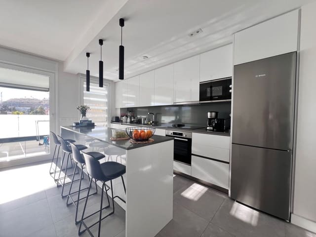   3 soveværelse   ferieLejlighed i La Cala de Mijas, Mijas med   swimmingpool   - € 900 (Ref: 7981708)