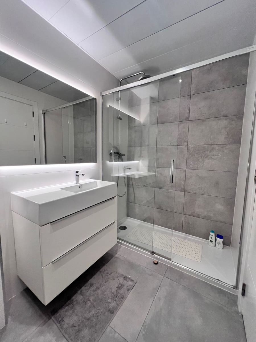 Apartamento de 3 habitaciones en La Cala de Mijas en alquiler vacacional con piscina - 900 € (Ref: 7981708)