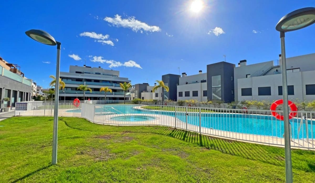 Apartamento de 3 habitaciones en La Cala de Mijas en alquiler vacacional con piscina - 900 € (Ref: 7981708)