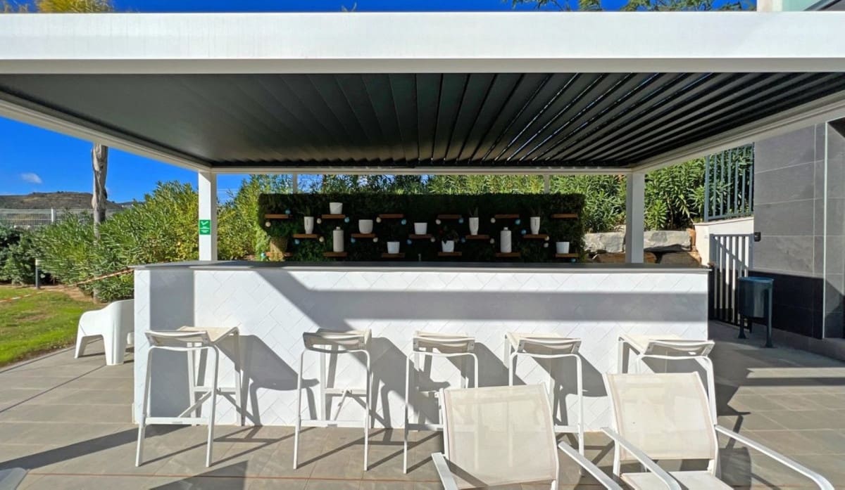 Apartamento de 3 habitaciones en La Cala de Mijas en alquiler vacacional con piscina - 900 € (Ref: 7981708)