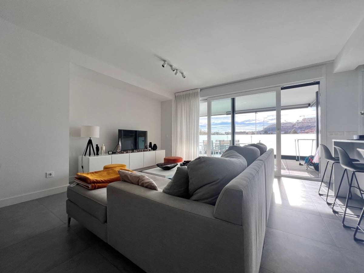 3 slaapkamer Appartement voor vakantieverhuur in La Cala de Mijas met zwembad - € 900 (Ref: 7981708)