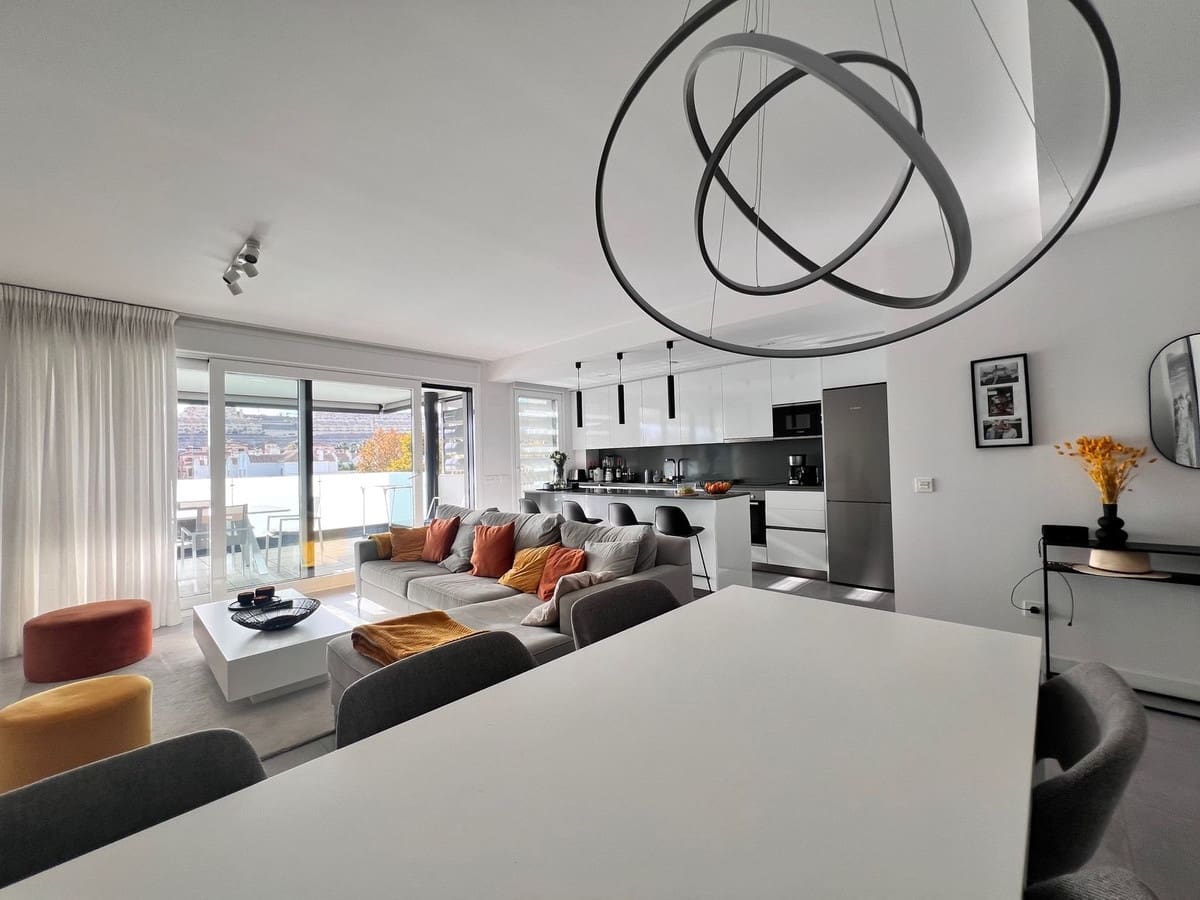 3 slaapkamer Appartement voor vakantieverhuur in La Cala de Mijas met zwembad - € 900 (Ref: 7981708)