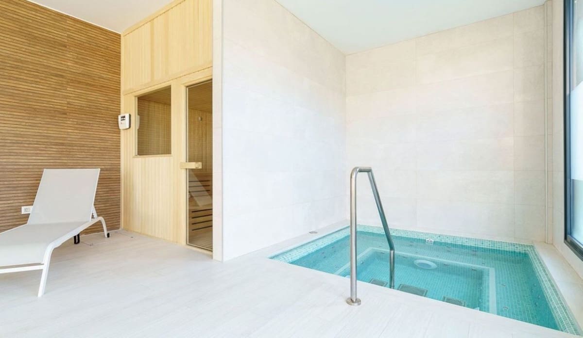 3 slaapkamer Appartement voor vakantieverhuur in La Cala de Mijas met zwembad - € 900 (Ref: 7981708)