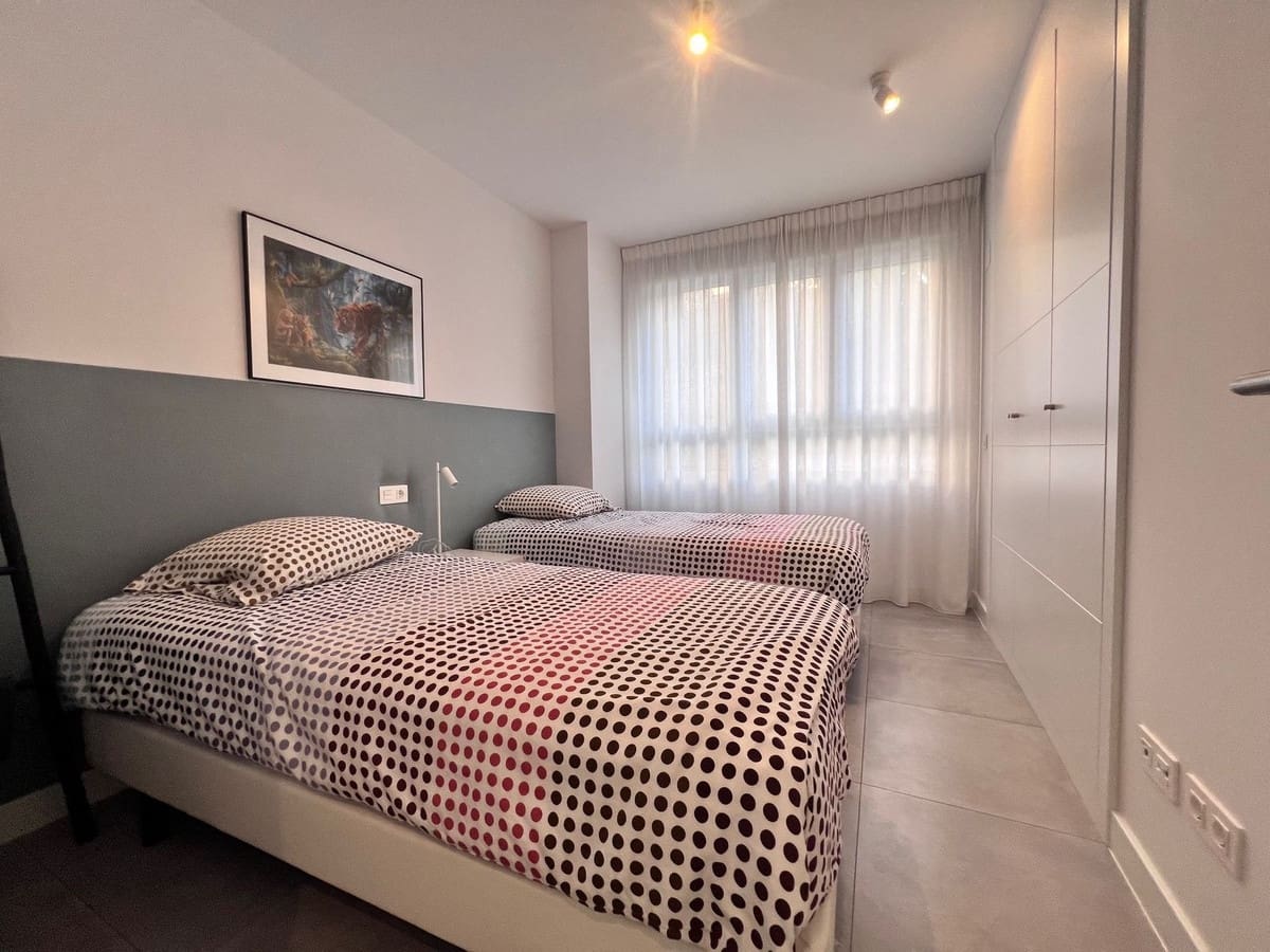 3 slaapkamer Appartement voor vakantieverhuur in La Cala de Mijas met zwembad - € 900 (Ref: 7981708)