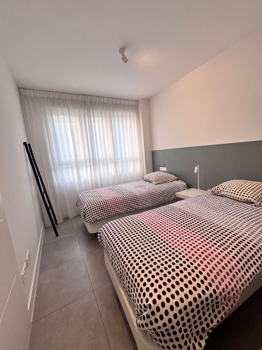 3 slaapkamer Appartement voor vakantieverhuur in La Cala de Mijas met zwembad - € 900 (Ref: 7981708)