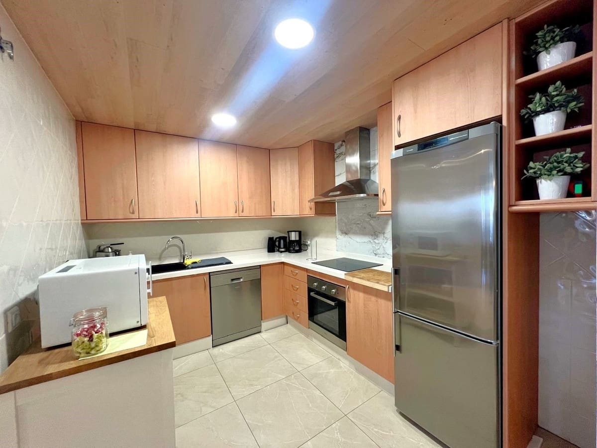 2 bedroom Apartment for holiday rental in Elviria with pool garage - € 500 (Ref: 8017832)