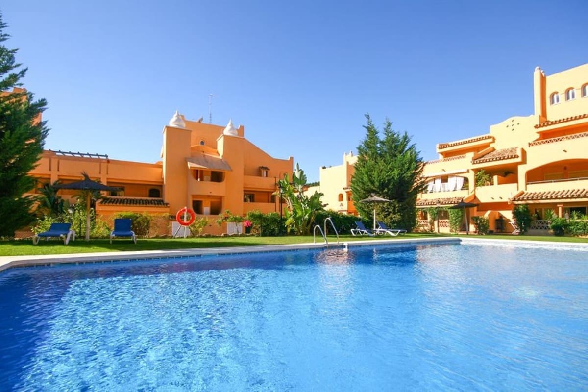 2 sovrum Lägenhet för semesterbostäder i Elviria med pool garage - 500 € (Ref: 8017832)