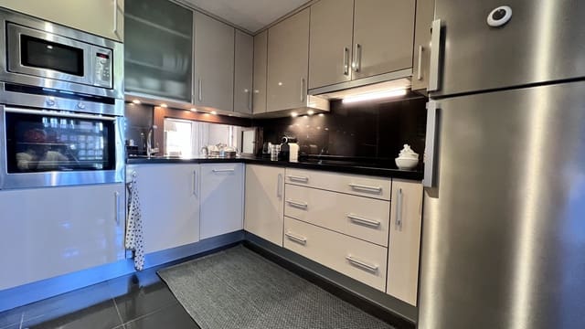 1 soverom Leilighet til salgs i Estepona med svømmebasseng garasje - € 550 000 (Ref: 8031961)