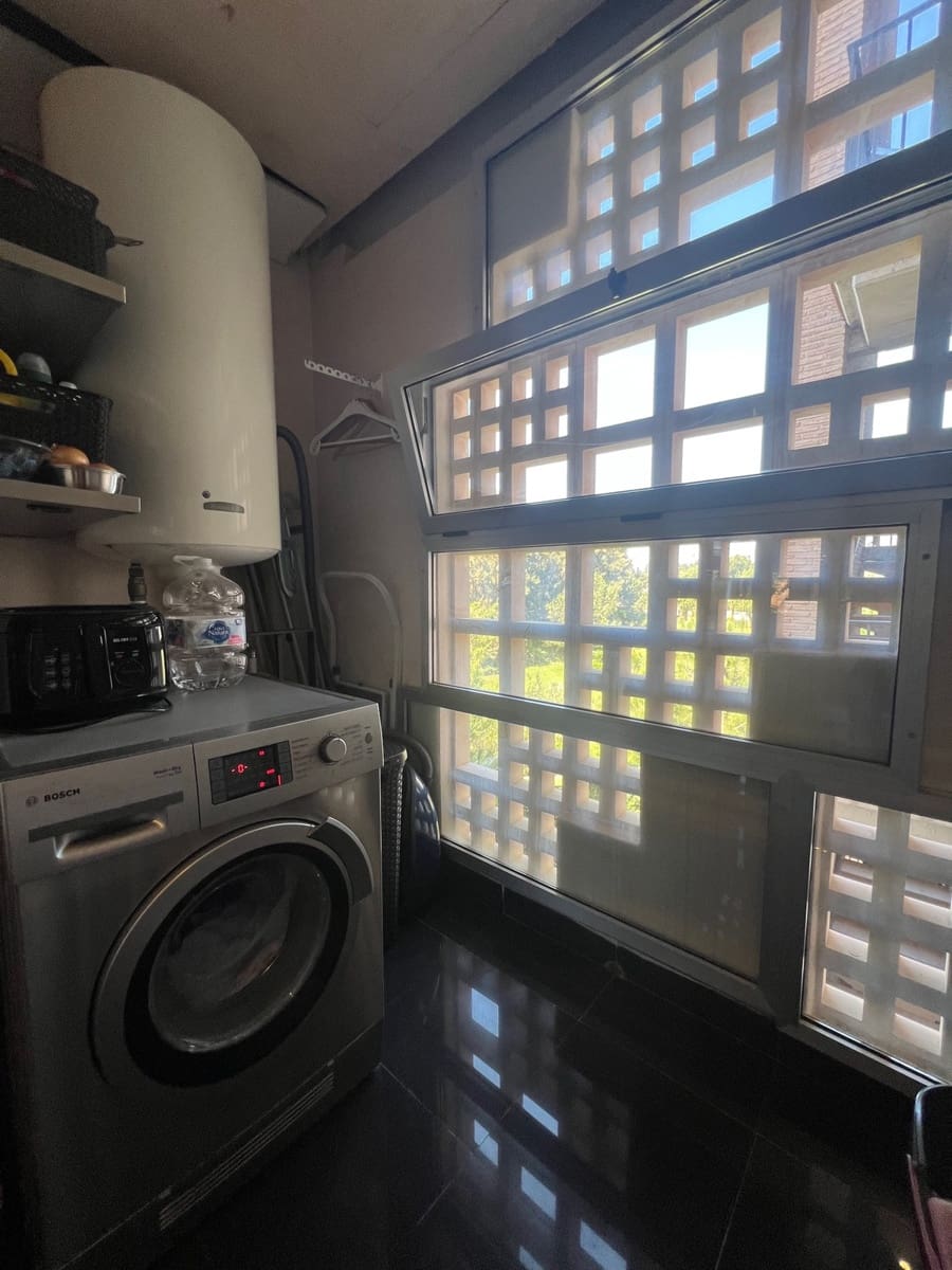 1 soverom Leilighet til salgs i Estepona med svømmebasseng garasje - € 550 000 (Ref: 8031961)