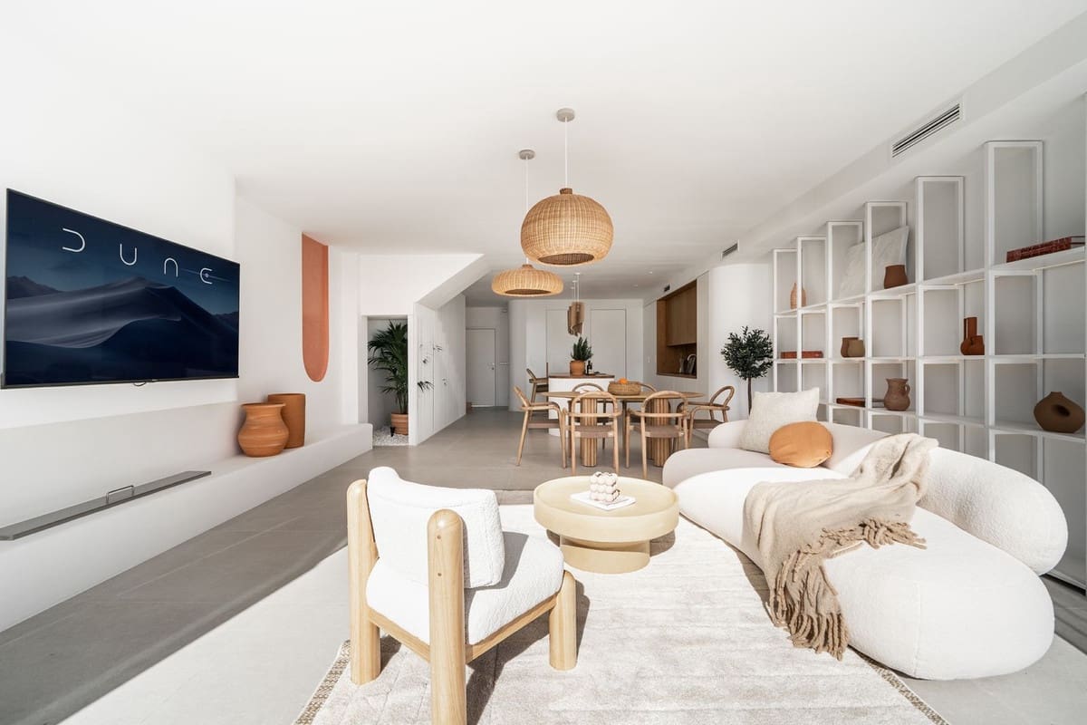 3 soveværelse Byhus til salg i Las Chapas med swimmingpool - € 2.150.000 (Ref: 8126038)