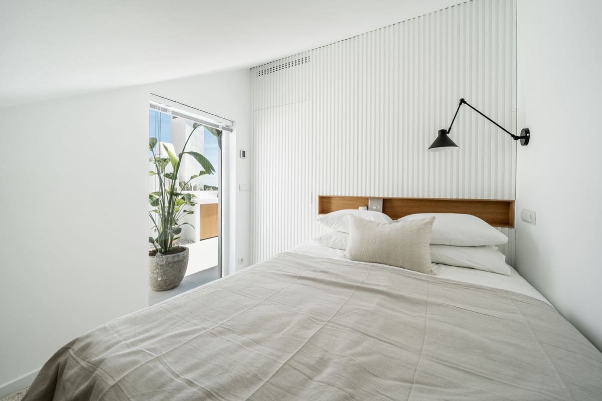 3 soveværelse Byhus til salg i Las Chapas med swimmingpool - € 2.150.000 (Ref: 8126038)