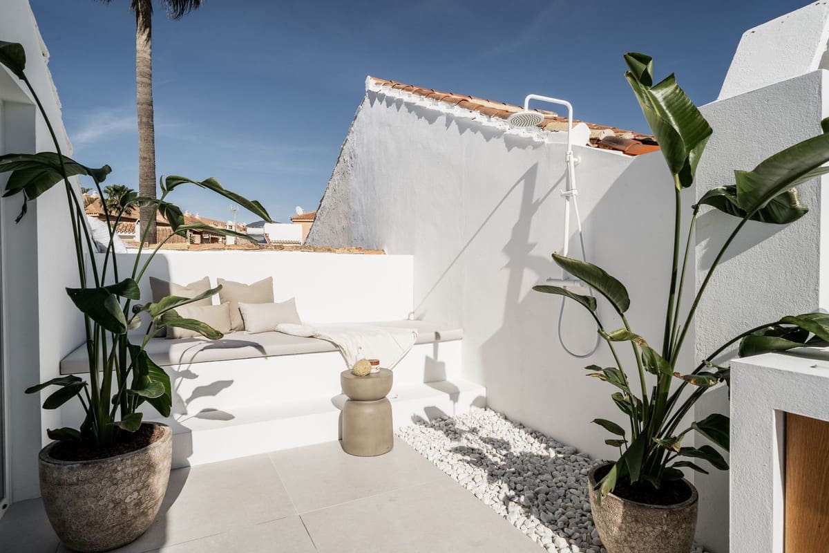 3 soveværelse Byhus til salg i Las Chapas med swimmingpool - € 2.150.000 (Ref: 8126038)