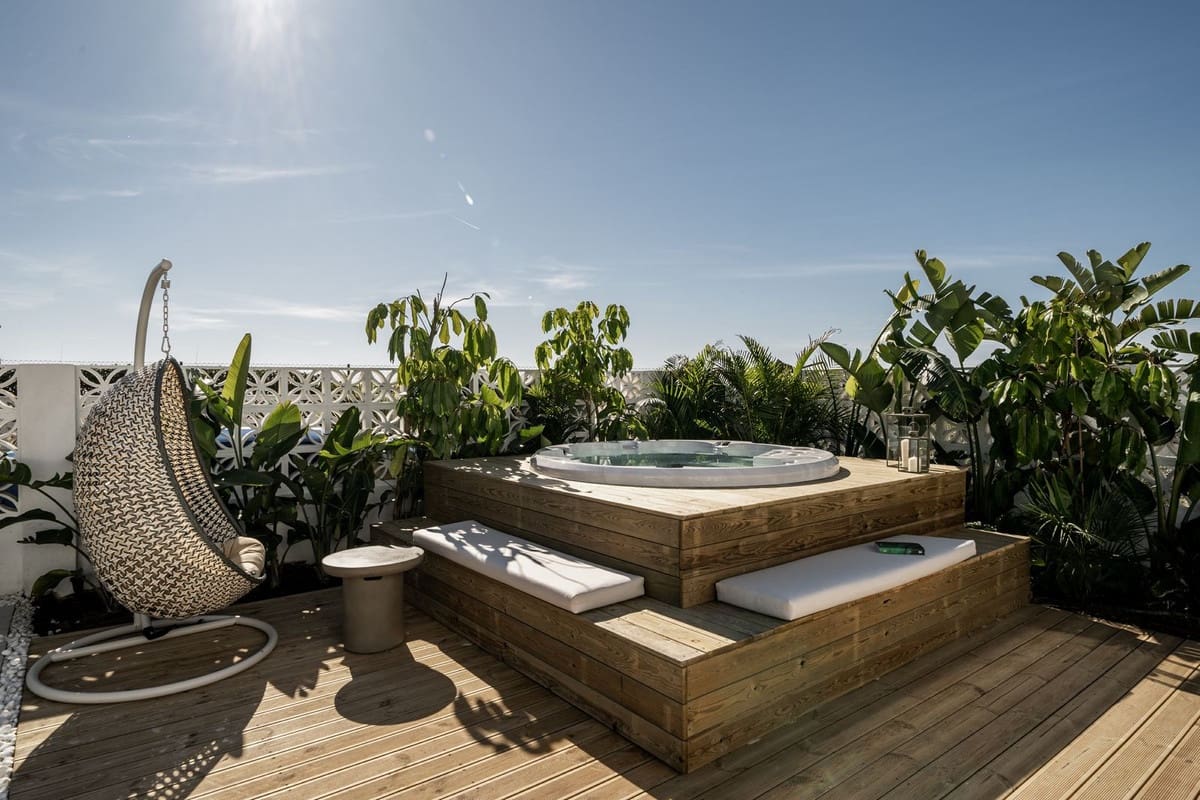 3 soveværelse Byhus til salg i Las Chapas med swimmingpool - € 2.150.000 (Ref: 8126038)