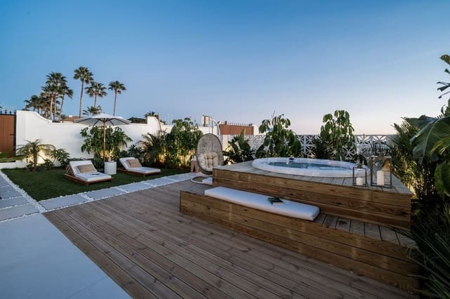 3 soveværelse Byhus til salg i Las Chapas, Marbella med swimmingpool - € 2.150.000 (Ref: 8126038)