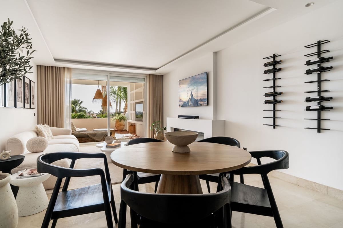 3 bedroom Apartment for sale in Nueva Andalucia with pool garage - € 795,000 (Ref: 8126039)