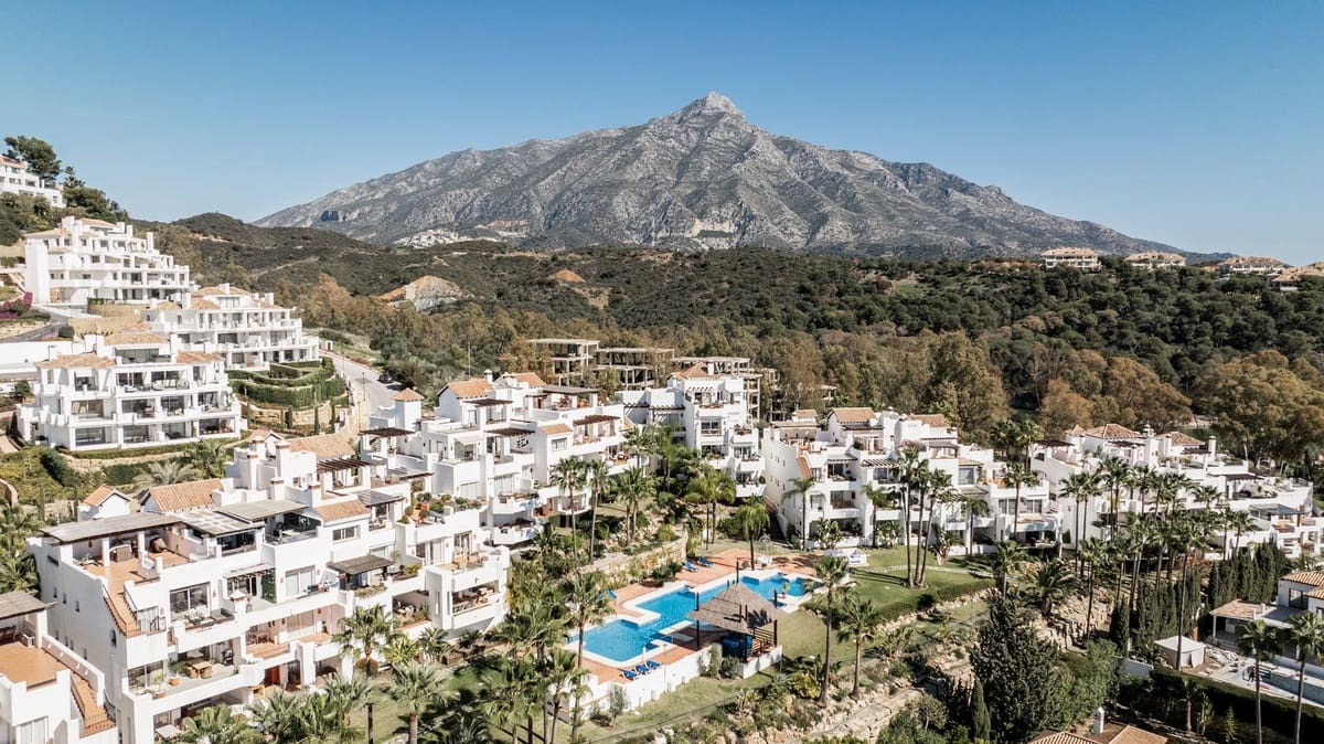3 bedroom Apartment for sale in Nueva Andalucia with pool garage - € 795,000 (Ref: 8126039)