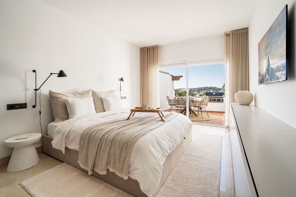 3 bedroom Apartment for sale in Nueva Andalucia with pool garage - € 795,000 (Ref: 8126039)