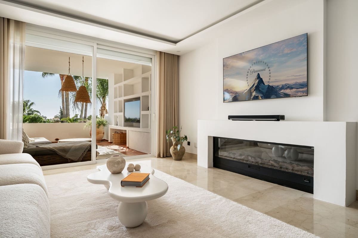 3 bedroom Apartment for sale in Nueva Andalucia with pool garage - € 795,000 (Ref: 8126039)