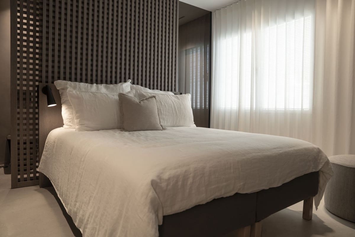 Ático de 2 habitaciones en Estepona en venta con piscina garaje - 1.995.000 € (Ref: 8131813)