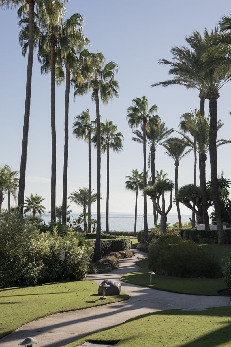 Ático de 2 habitaciones en Estepona en venta con piscina garaje - 1.995.000 € (Ref: 8131813)