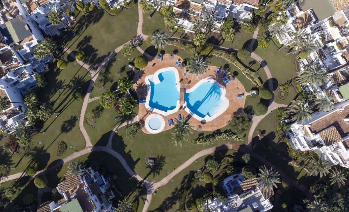 Ático de 2 habitaciones en Estepona en venta con piscina garaje - 1.995.000 € (Ref: 8131813)