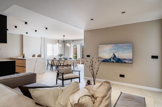 4 chambre Appartement à vendre à Nueva Andalucia, Marbella avec piscine garage - 695 000 € (Ref: 8133637)