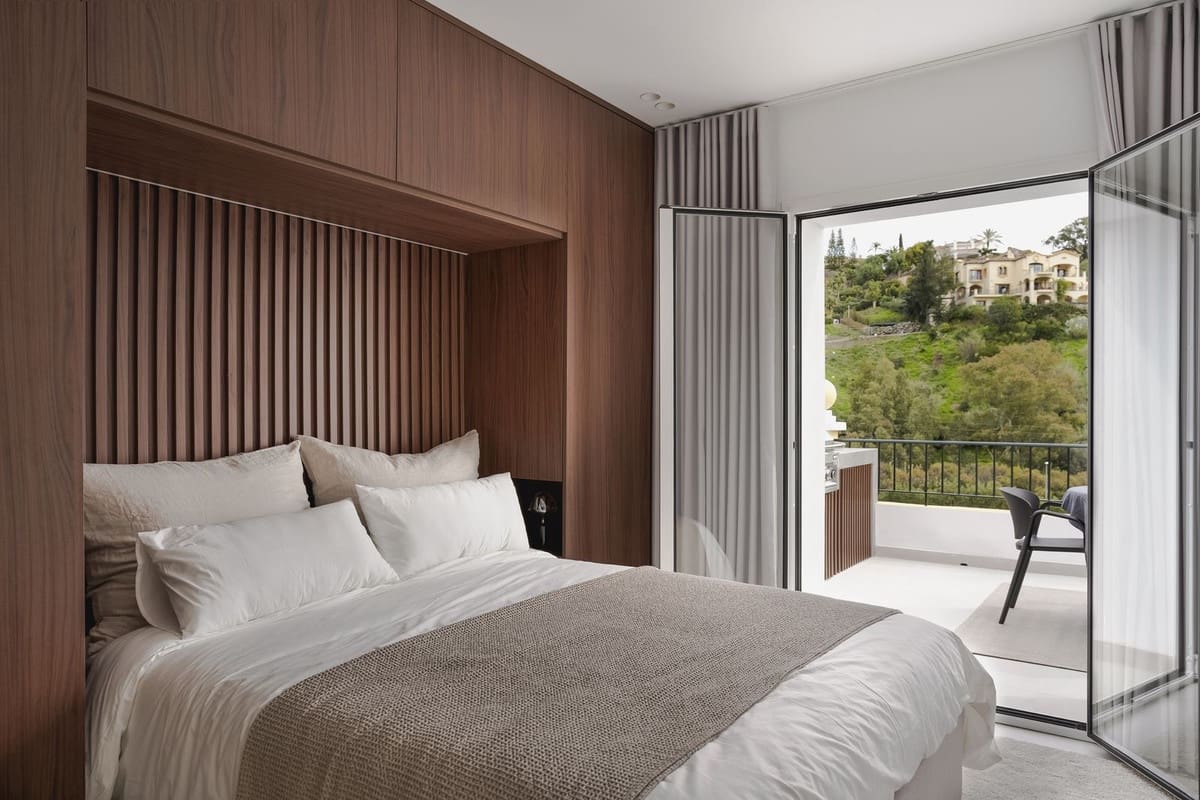 2 bedroom Apartment for sale in La Quinta with pool garage - € 549,000 (Ref: 8133640)