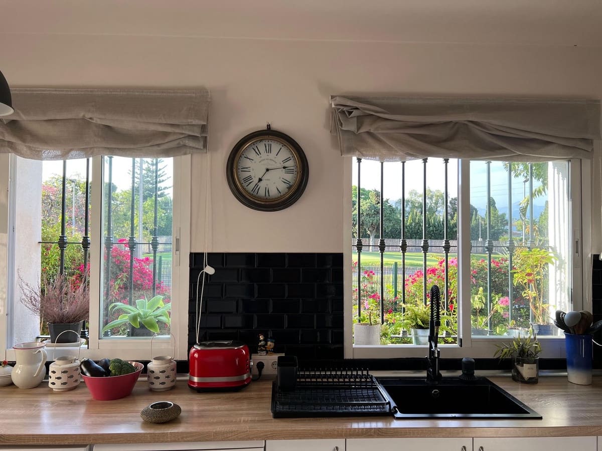 2 bedroom Apartment for sale in Guadalmina with pool garage - € 430,000 (Ref: 8193757)