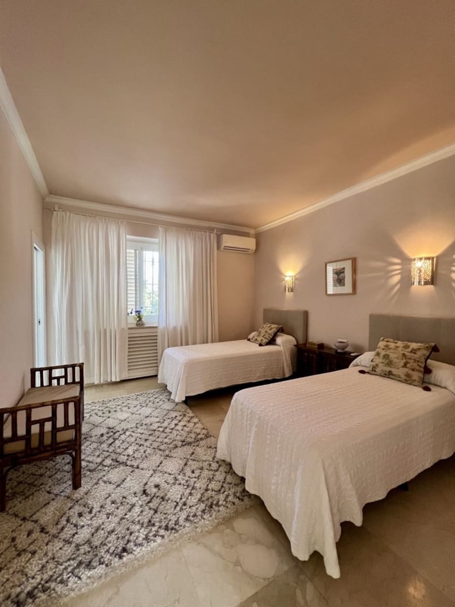   5 soveværelse   ferieVilla i Guadalmina   med   swimmingpool   - € 16.250 (Ref: 8214772)