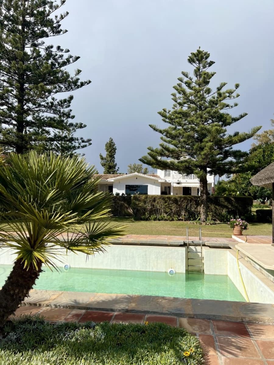   5 soveværelse   ferieVilla i Guadalmina   med   swimmingpool   - € 16.250 (Ref: 8214772)