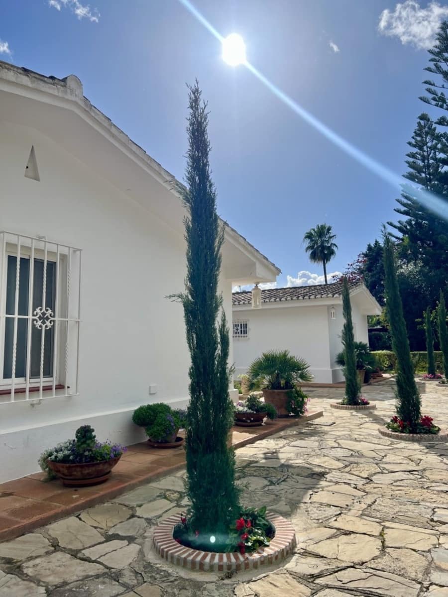 5 bedroom Villa for holiday rental in Guadalmina with pool - € 16,250 (Ref: 8214772)