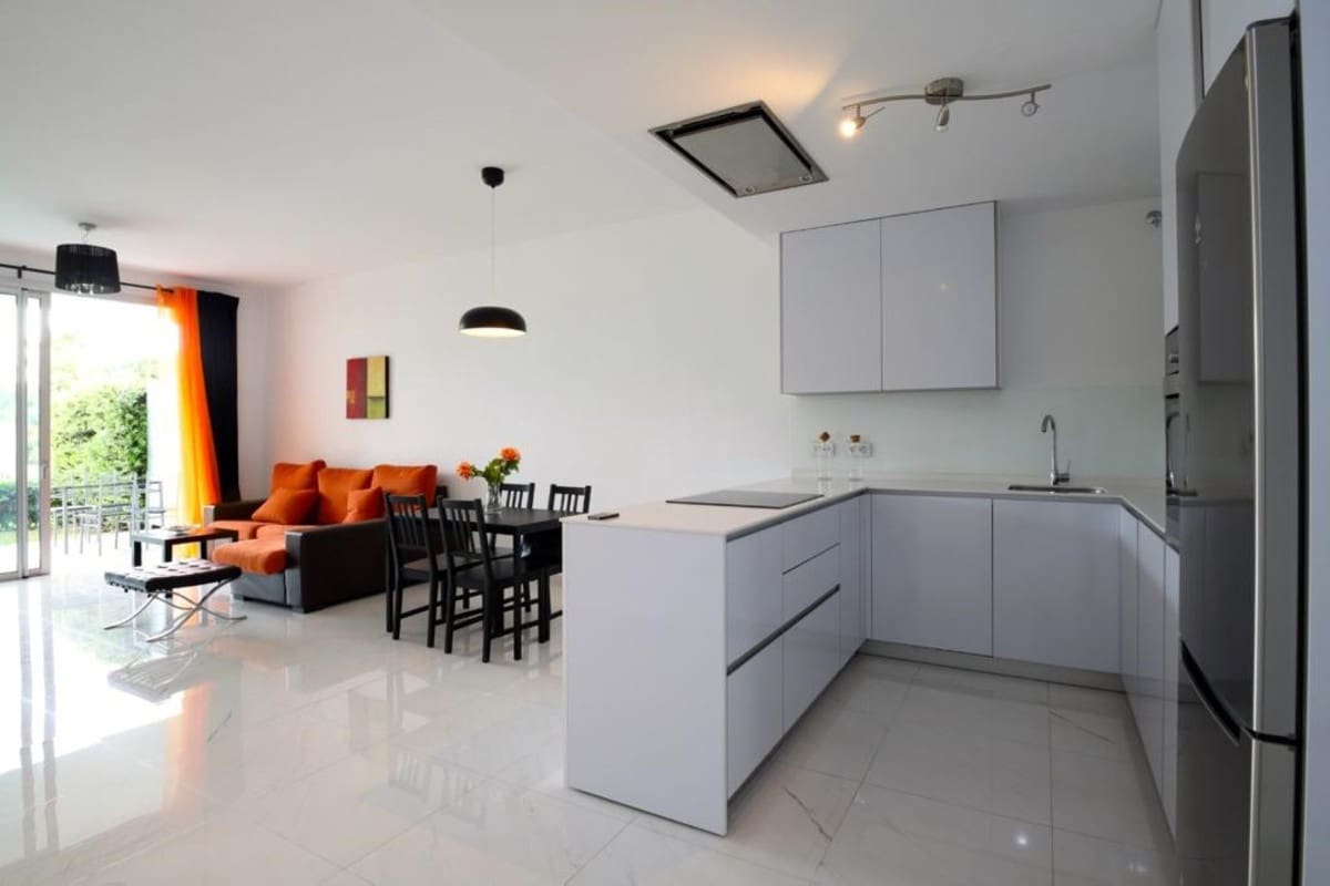2 soveværelse Lejlighed til salg i Marbella med swimmingpool garage - € 420.000 (Ref: 8221081)