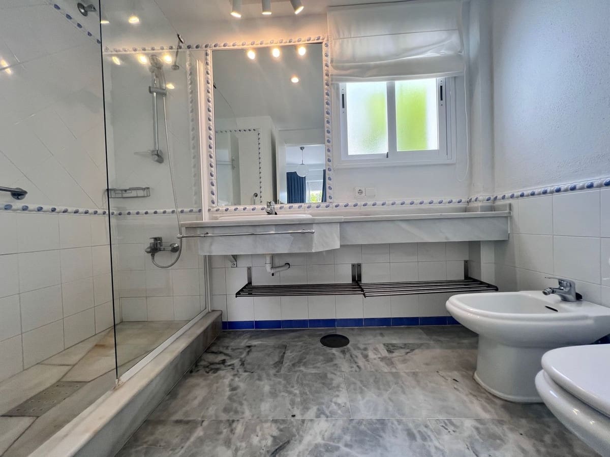 3 soveværelse Lejlighed til leje i Guadalmina med swimmingpool garage - € 1.700 (Ref: 8609967)