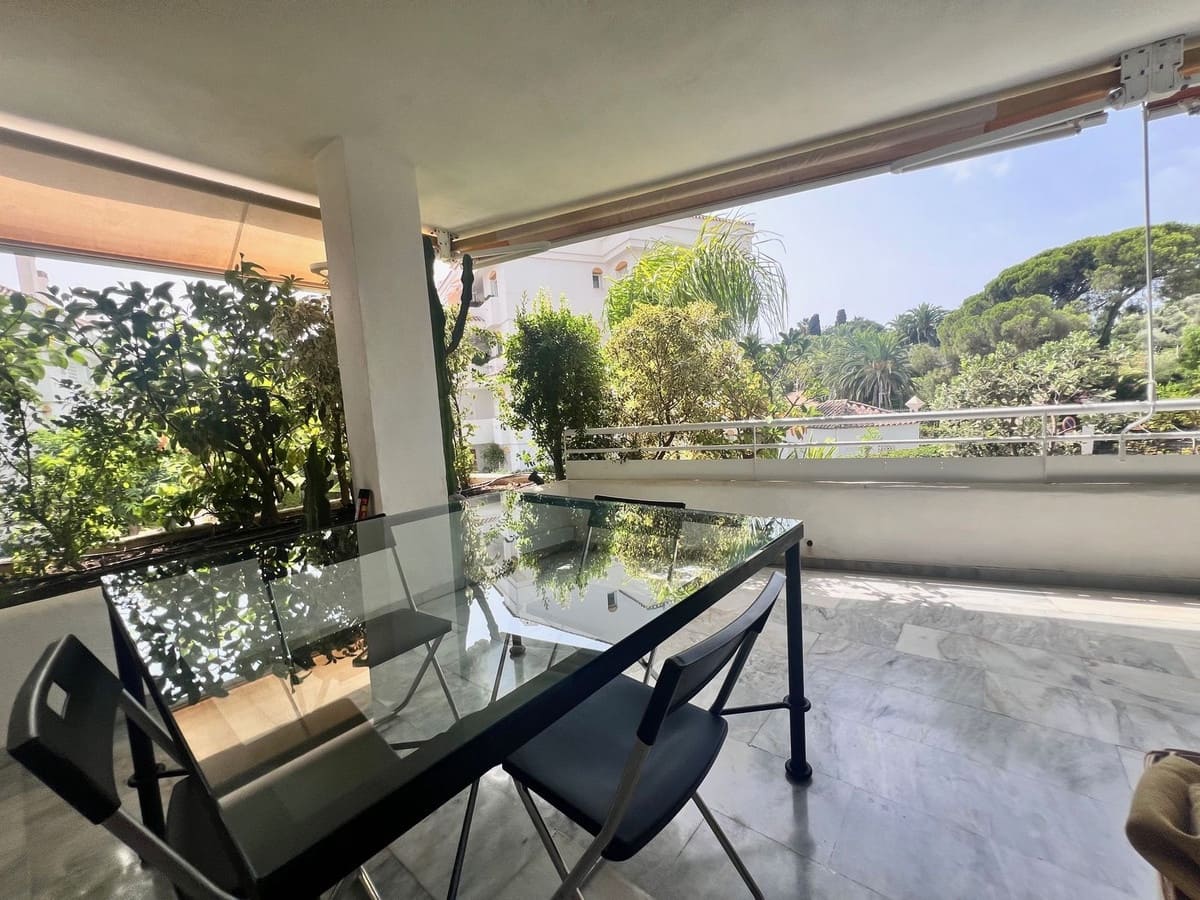 3 soveværelse Lejlighed til leje i Guadalmina med swimmingpool garage - € 1.700 (Ref: 8609967)