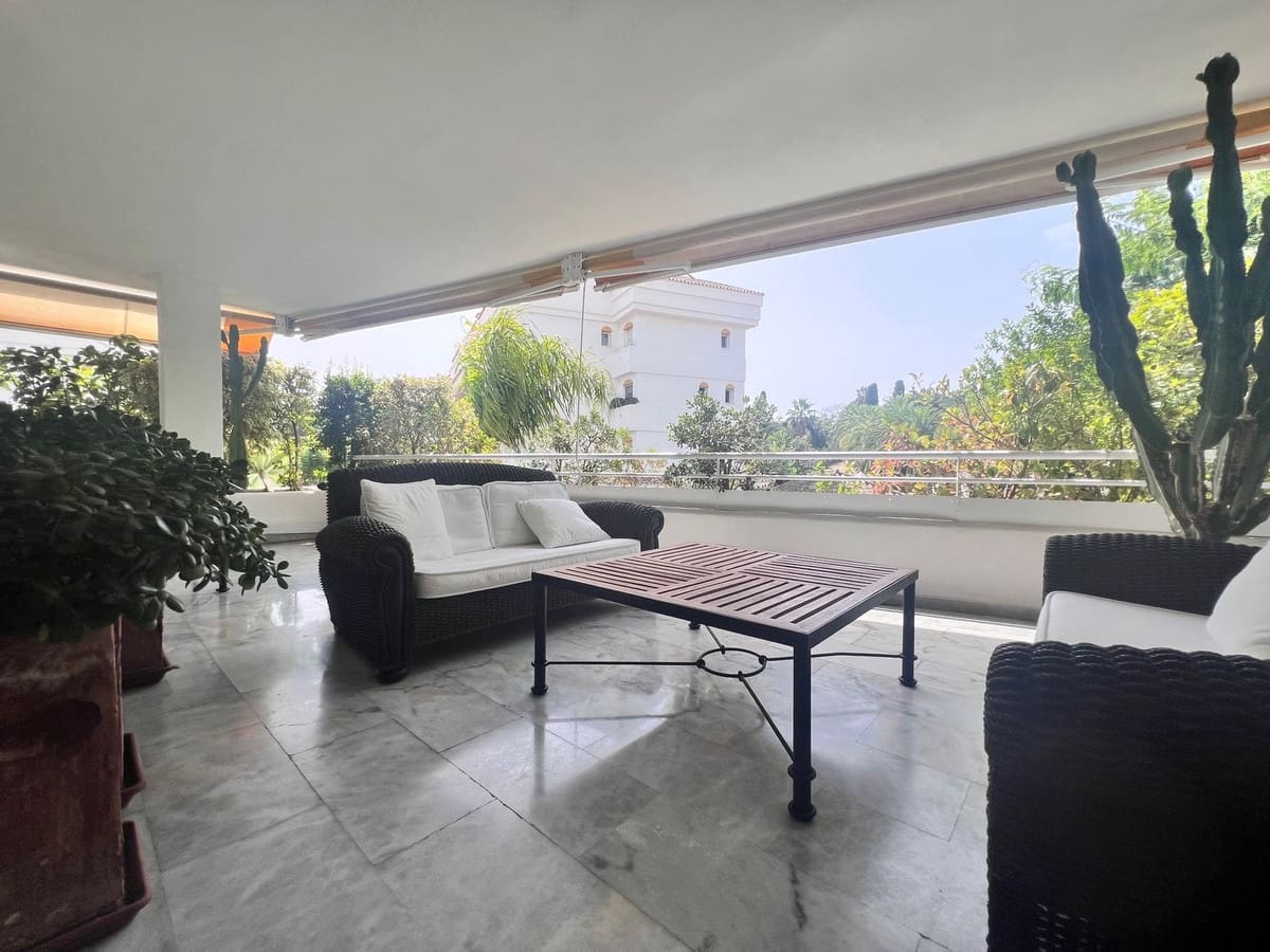 3 soveværelse Lejlighed til leje i Guadalmina med swimmingpool garage - € 1.700 (Ref: 8609967)