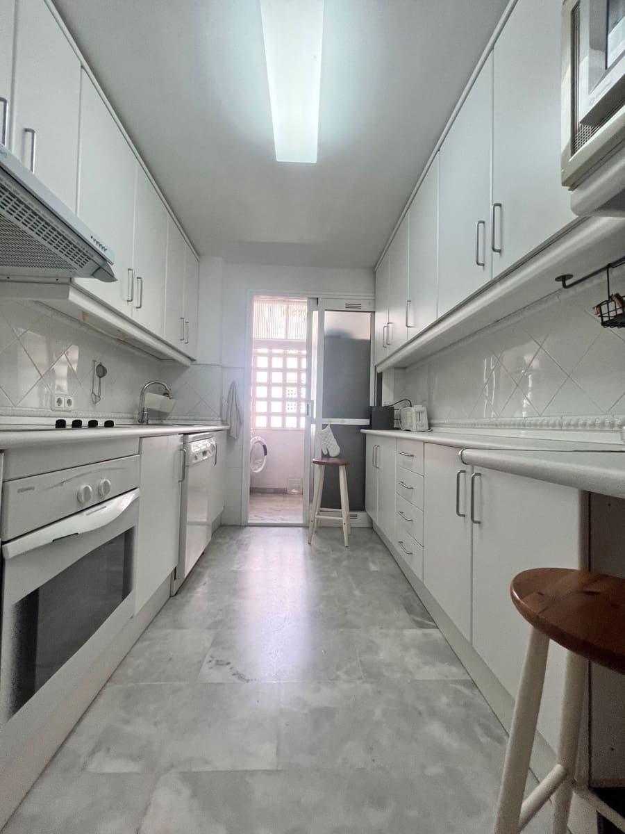 3 bedroom Apartment for rent in Guadalmina with pool garage - € 1,700 (Ref: 8609967)