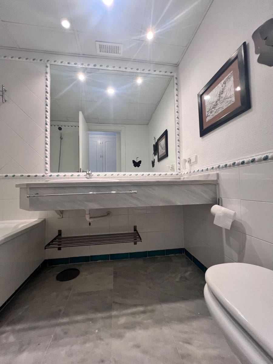 3 slaapkamer Appartement te huur in Guadalmina met zwembad garage - € 1.700 (Ref: 8609967)