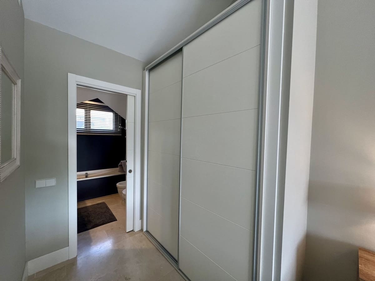 2 soverom Leilighet til leie i New Golden Mile med svømmebasseng garasje - € 2 200 (Ref: 8796709)