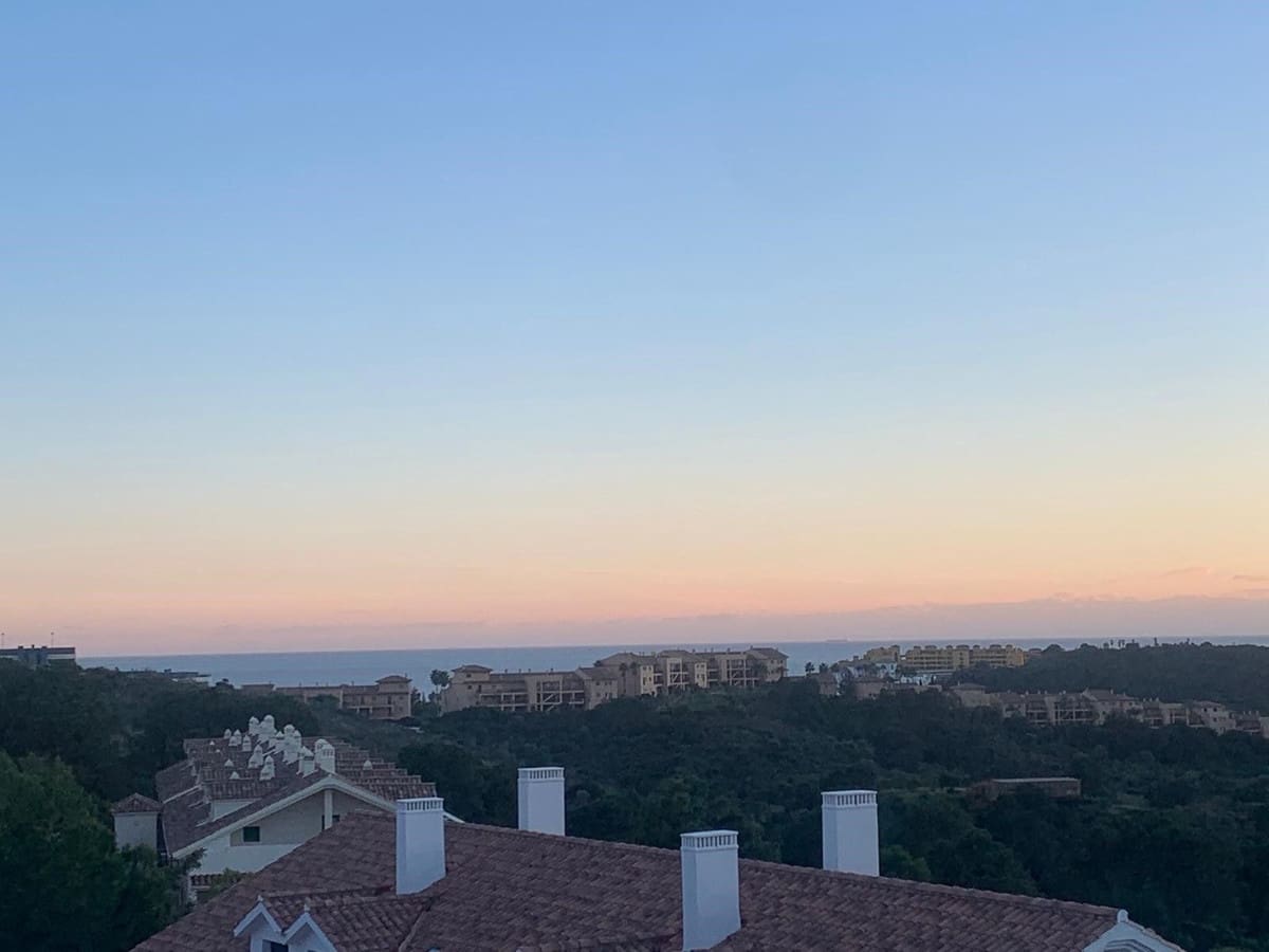 2 soverom Leilighet til leie i New Golden Mile med svømmebasseng garasje - € 2 200 (Ref: 8796709)