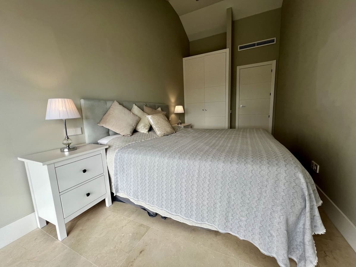 2 soverom Leilighet til leie i New Golden Mile med svømmebasseng garasje - € 2 200 (Ref: 8796709)