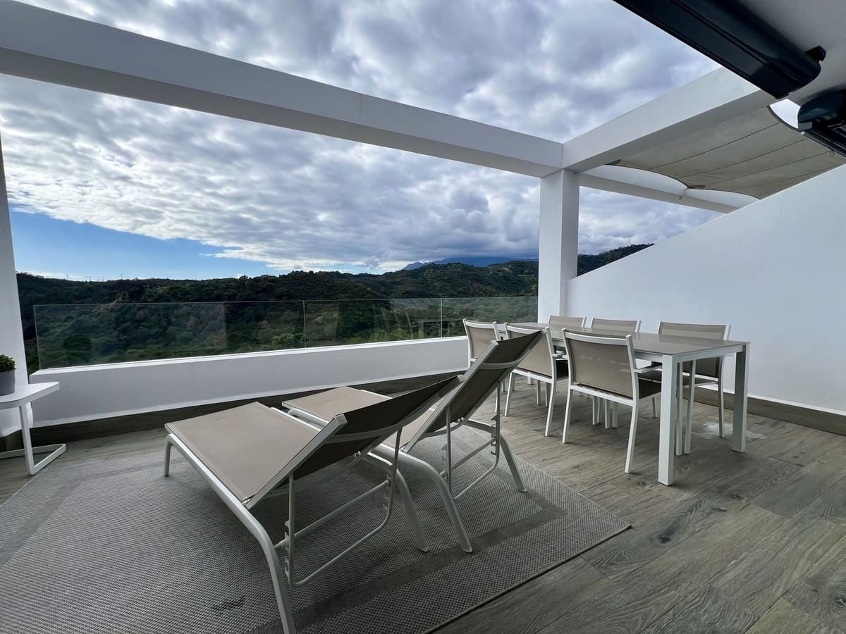 2 soverom Leilighet til leie i New Golden Mile med svømmebasseng garasje - € 2 200 (Ref: 8796709)