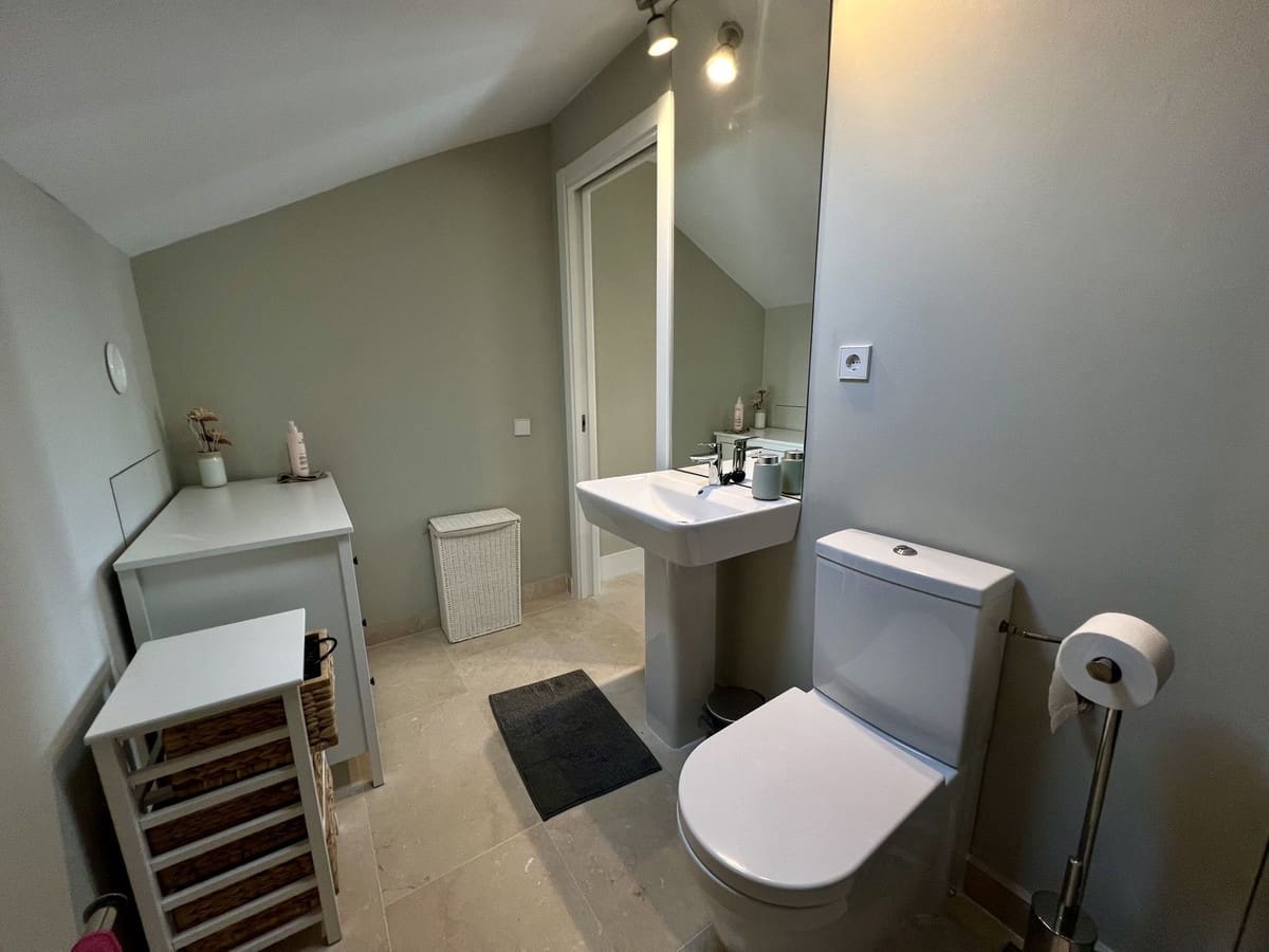 2 soverom Leilighet til leie i New Golden Mile med svømmebasseng garasje - € 2 200 (Ref: 8796709)