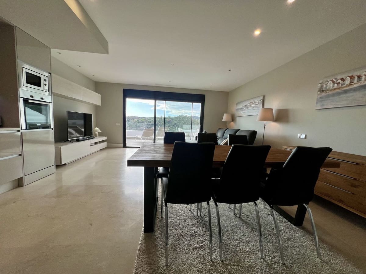 Apartamento de 2 habitaciones en New Golden Mile en alquiler con piscina garaje - 2.200 € (Ref: 8796709)