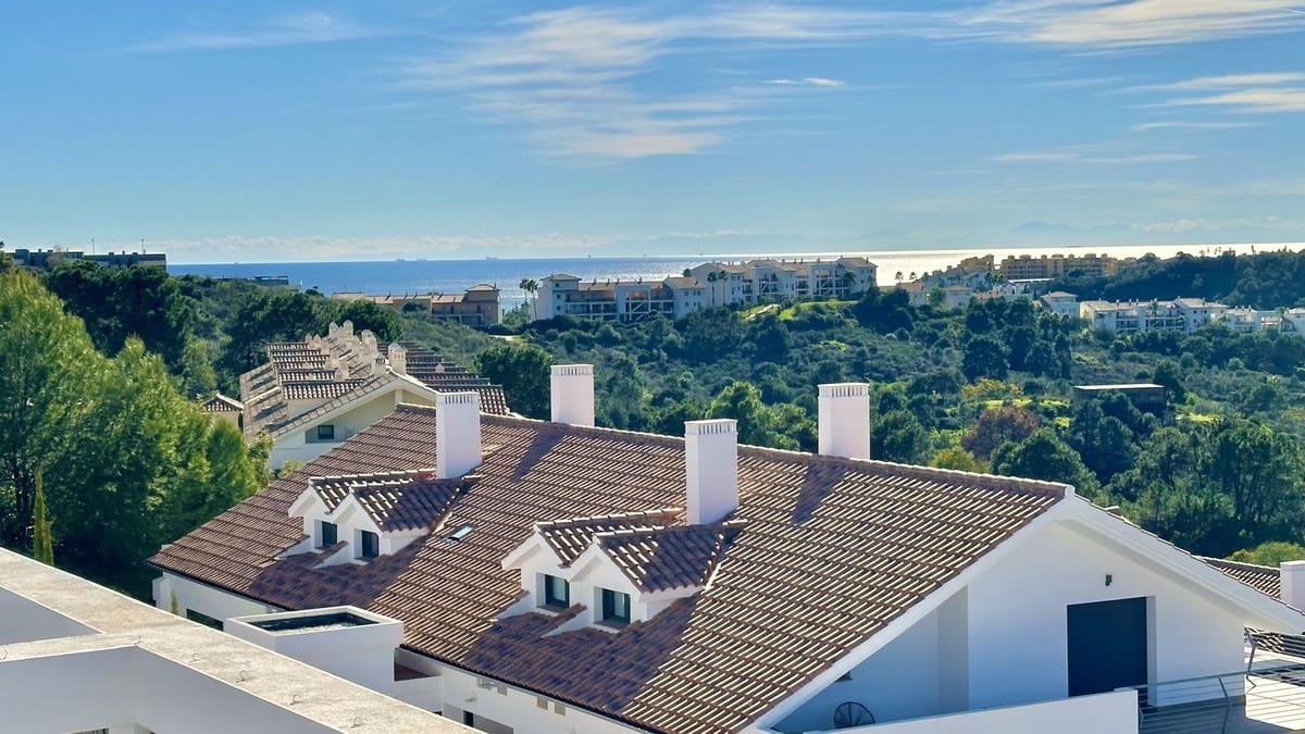 Apartamento de 2 habitaciones en New Golden Mile en alquiler con piscina garaje - 2.200 € (Ref: 8796709)