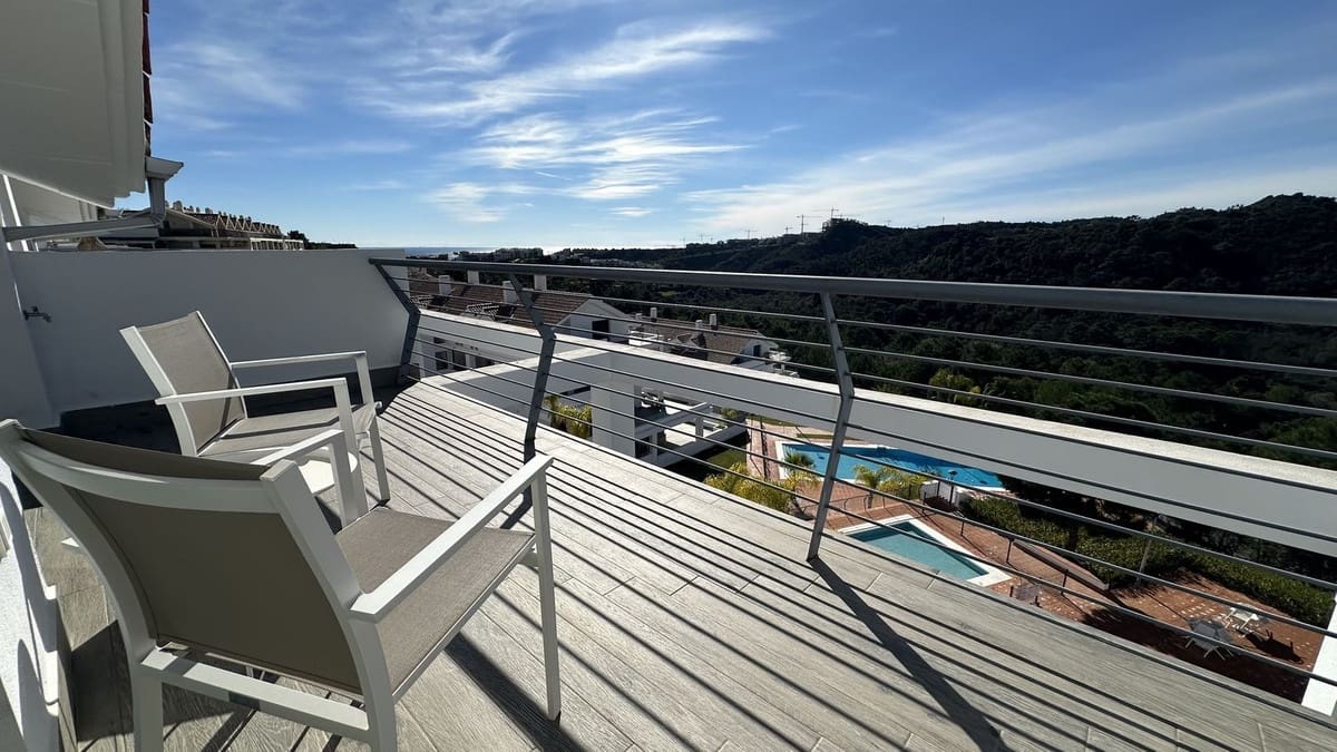 Apartamento de 2 habitaciones en New Golden Mile en alquiler con piscina garaje - 2.200 € (Ref: 8796709)